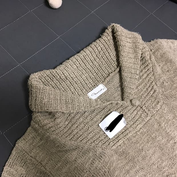 코코아 단추 포인트 반팔 니트