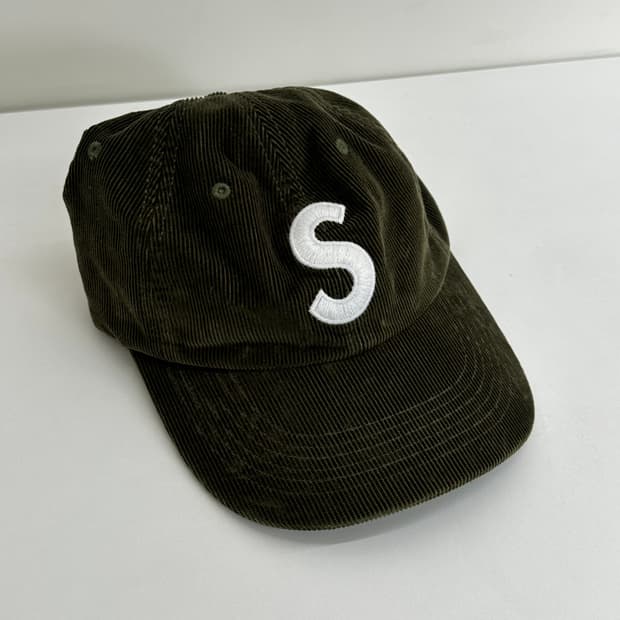 슈프림 파인 웨일 코듀로이 S 로고 6-패널 캡 올리브