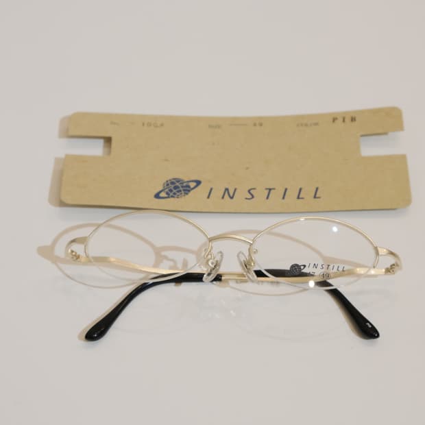 인스틸(INSTILL) 유니크 템플 골드 오벌 메탈 안