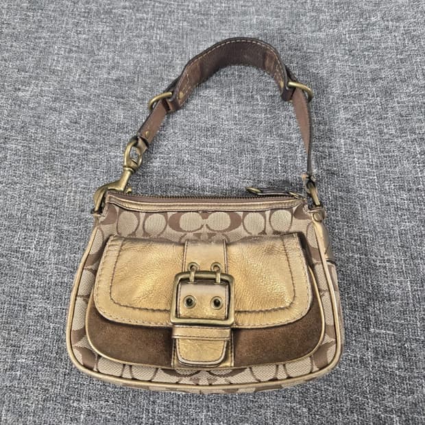 ✨✨희귀)Coach 코치 아카이브 골드 숄더백 리미티드 에디션(2004)