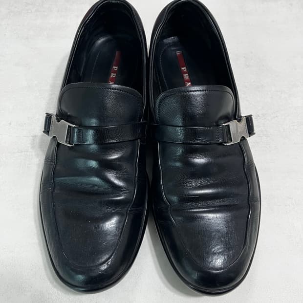 프라다 스포츠 버클 로퍼