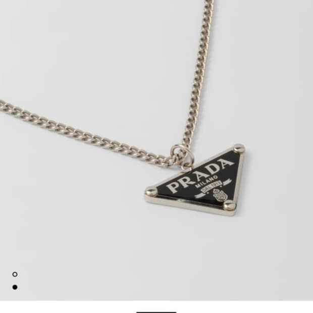 프라다 블랙 목걸이