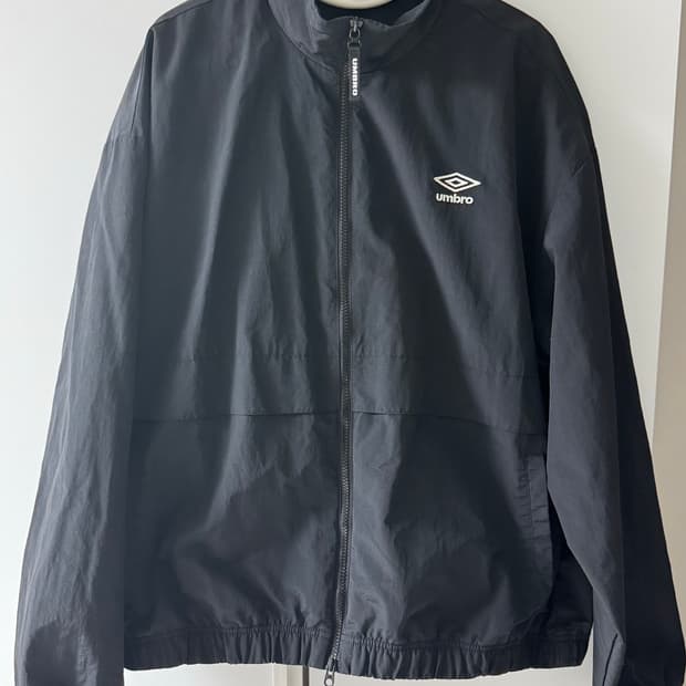 엄브로 바람막이