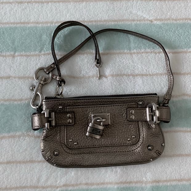 끌로에 패딩턴 포치