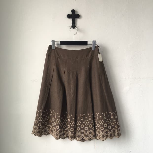 Embroidery point skirt