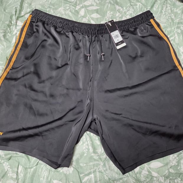 아디다스 IVYPARK 콜라보레이션 GR1481 새제품 블랙컬러 쇼츠XL