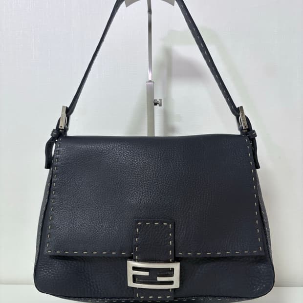 펜디 셀러리아 레더 맘마 바게트백