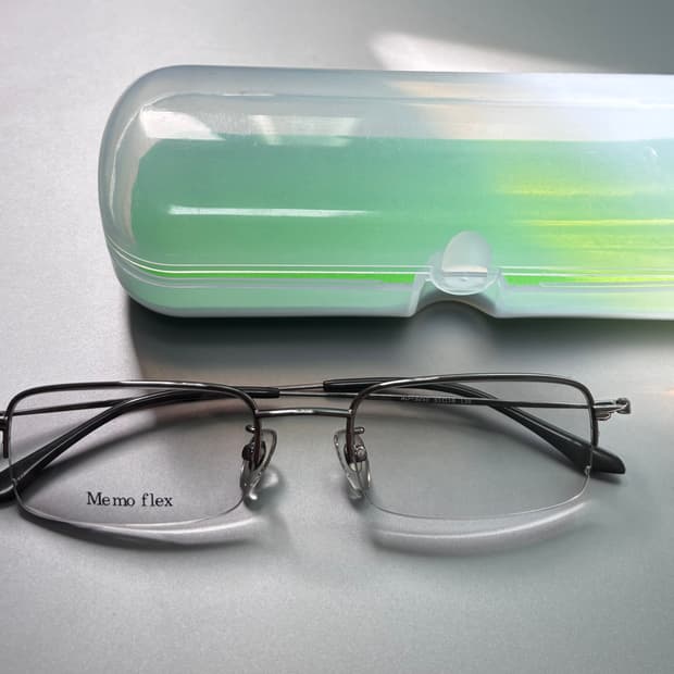 빈티지 오래된숲 블랙 반무테 안경