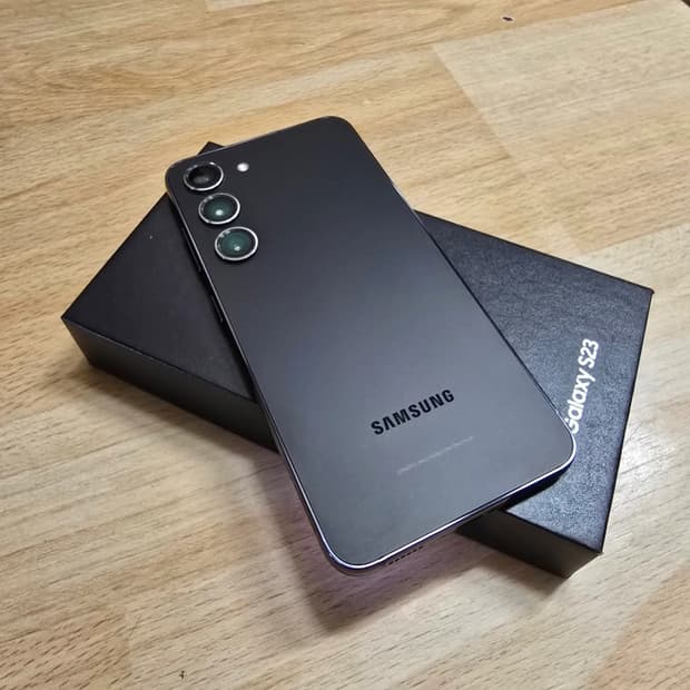 갤럭시 S23 팬텀 블랙 256GB 자급제 팝니다
