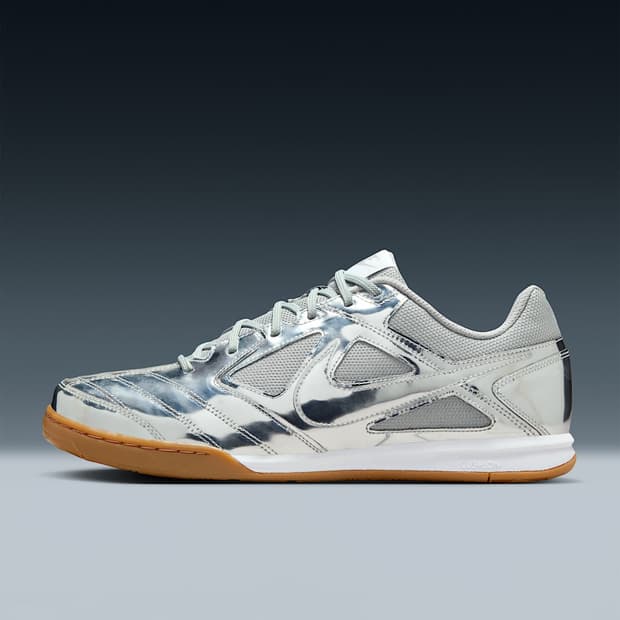 새상품 나이키 가토 LV8 메탈릭실버 245사이즈