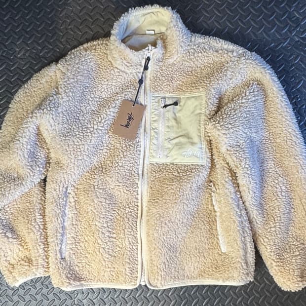 스투시의 쉐르파 리버서블 자켓 내추럴