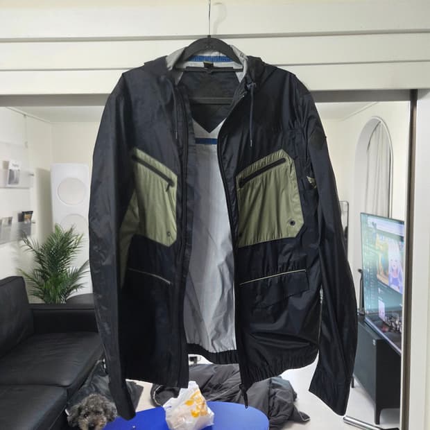 몽클레어W 바람막이 4사이즈. 유일 매물