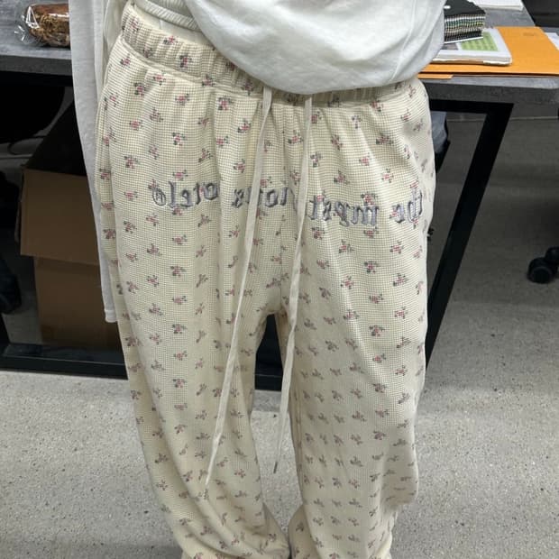 더미스테리어스호텔 플라워 와플 팬츠