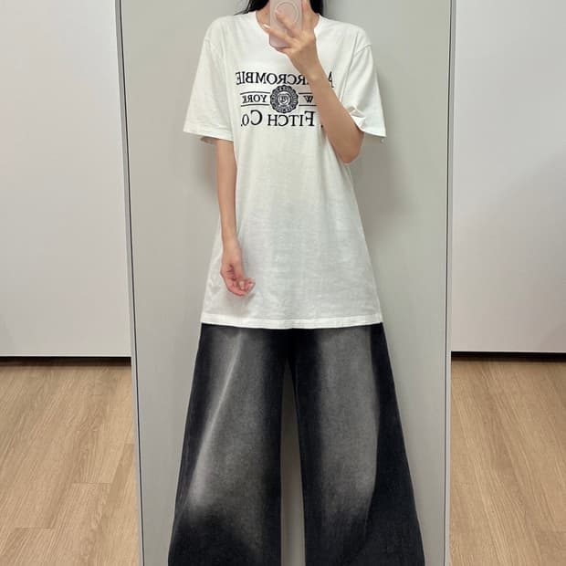 아베크롬비 네이비 자수로고 화이트 반팔 티셔츠