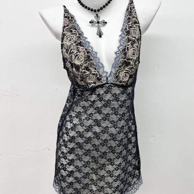 레이스 자수 디테일 슬립