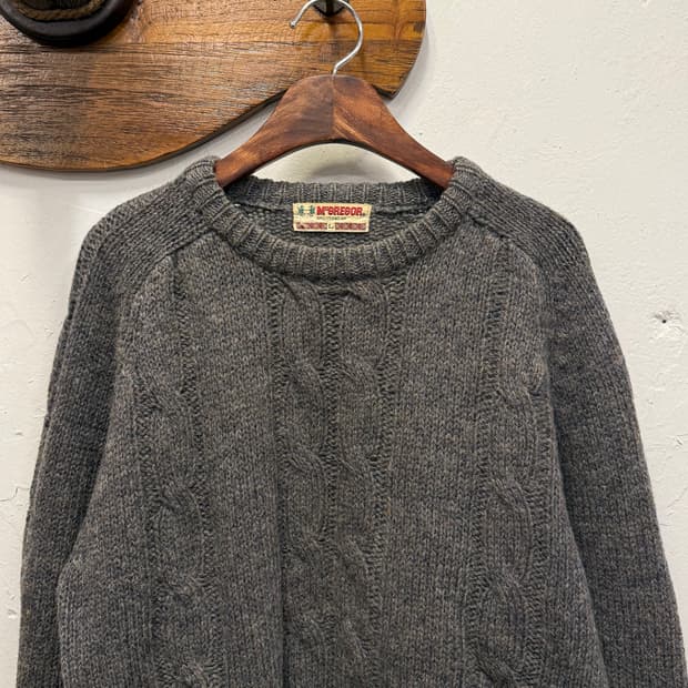 L) 90s McGregor Cable Knit Wool Sweater