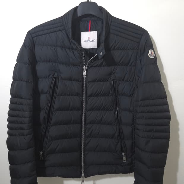 [새상품급] 몽클레어 아미오트 쇼트 다운 패딩 3Size