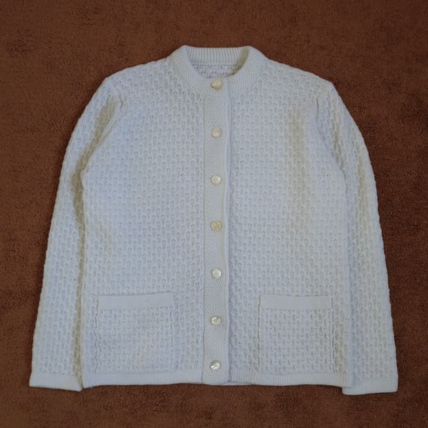 크림 빈티지 버튼 니트 