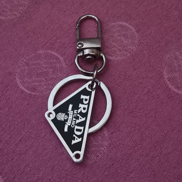 프라다 로고 정품 빈티지 업사이클링 키링