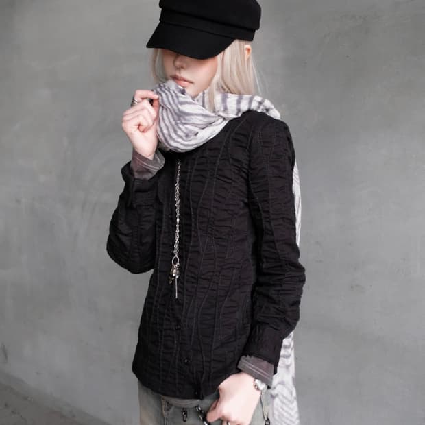 Curved crinkle shirt