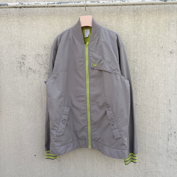 아디다스 그레이 컬러 바람막이 자켓