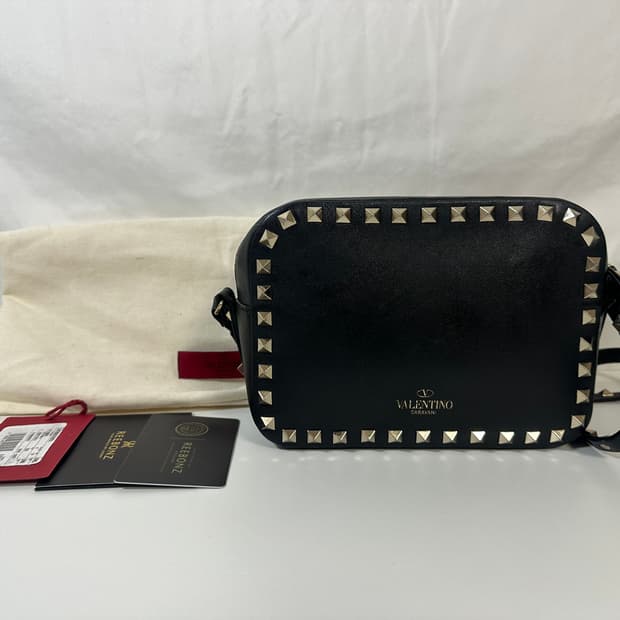 발렌티노 락스터드 카메라백 블랙 (OS)