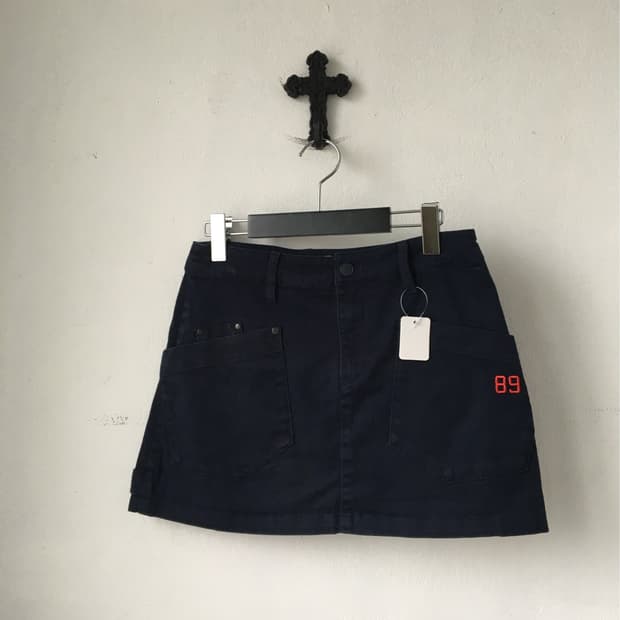 pocket point navy skirt