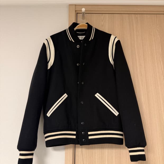 ๐ค Saint Laurent Paris ํ
๋ ๋ฐ์ํฐ ์์ผ