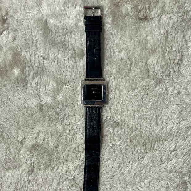 구찌 600M 스퀘어 쿼츠 워치