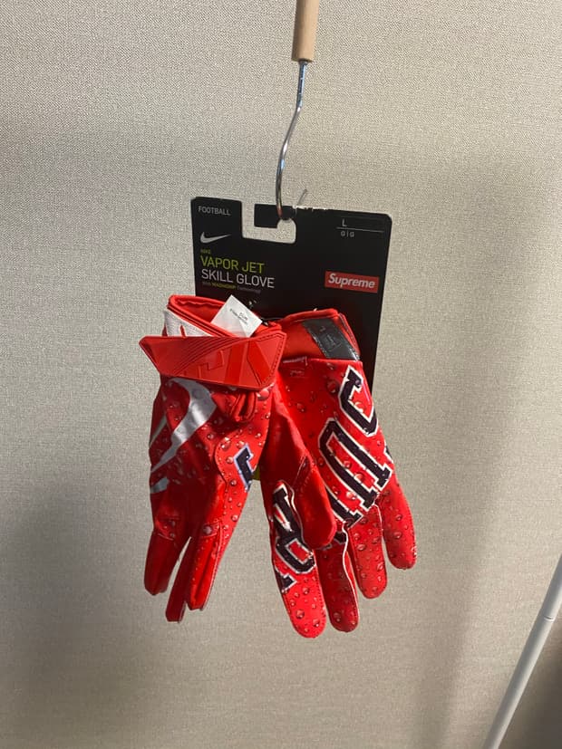 슈프림 VAPOR JET Gloves RED