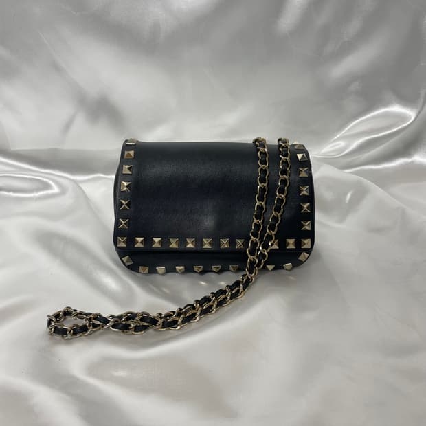 발렌티노 락스터드 클러치백 블랙 단품