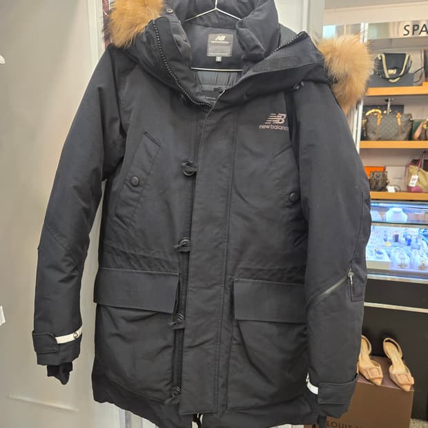 뉴발란스 카메라맨 시티 다운 파카