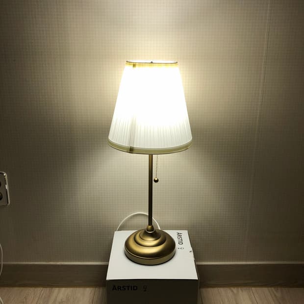 이케아 오르스티드 탁상 스탠드 황동 풀박스