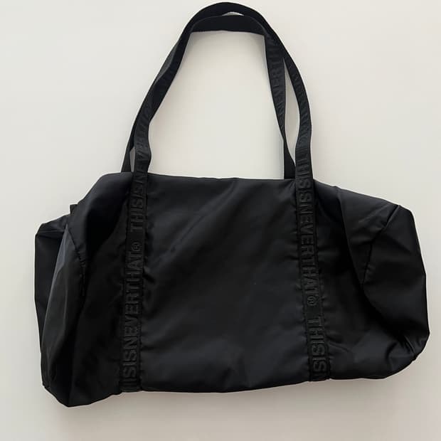 디스이즈네버댓 라이트 더플백 M 판매합니다.