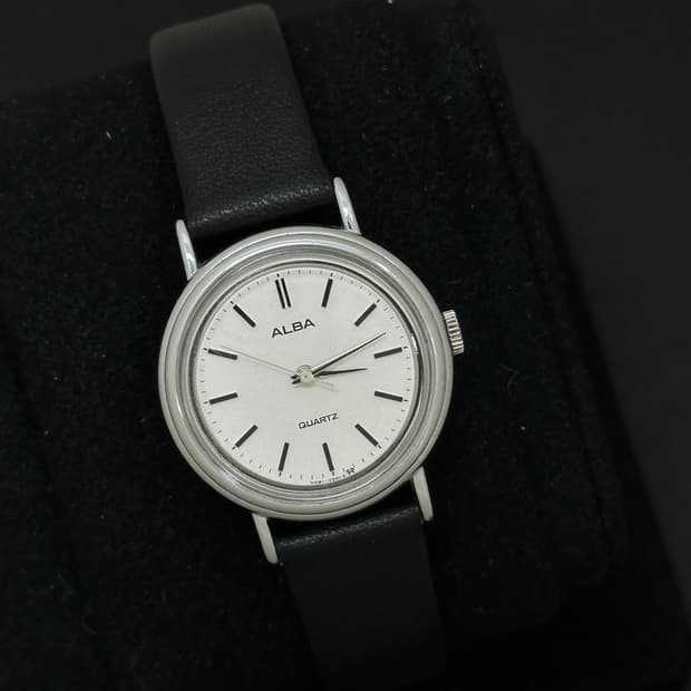 세이코 알바 라운드 실버 케이스 쿼츠 시계