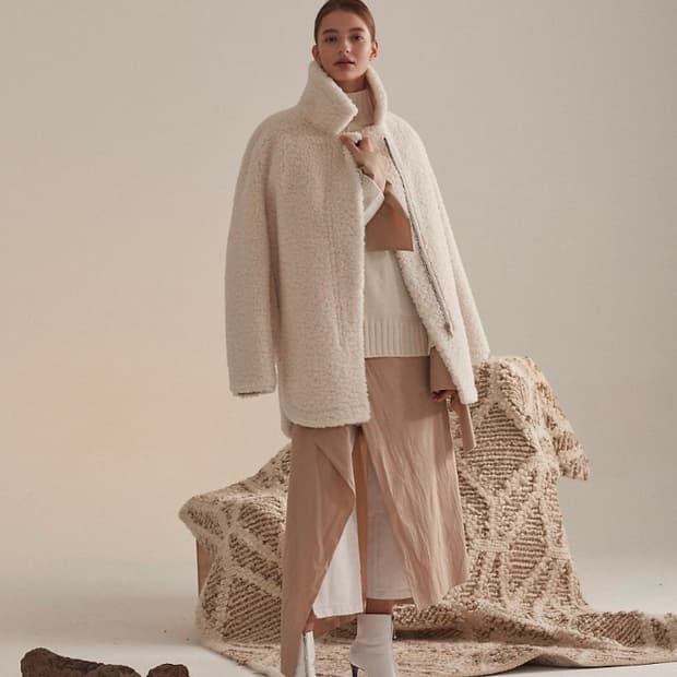 뮤제 이성경 무스탕 리버시블 코트