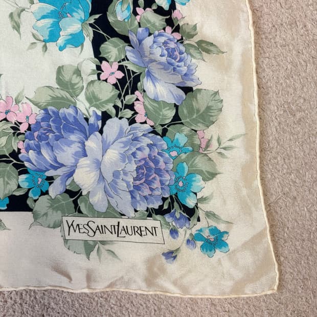 [정품] 입생로랑(YSL) 빈티지 플라워 쁘띠 스카프