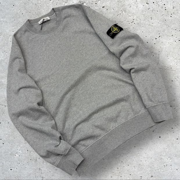 [XL] 22ss 스톤아일랜드 신형 큐알 와펜 맨투맨 그레이 C816