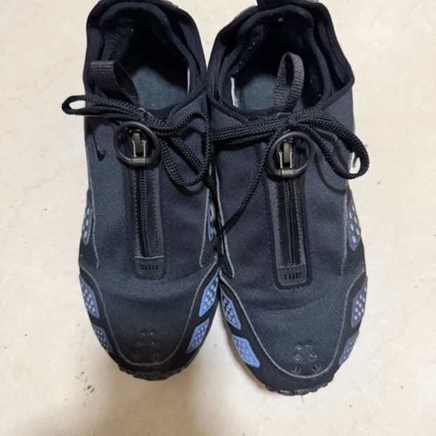 나이키 에어맥스 SNDR 블랙 앤 실버