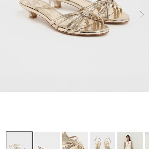 lea, pieton 콜라보 골드 샌들 36 기본핏 구해요.