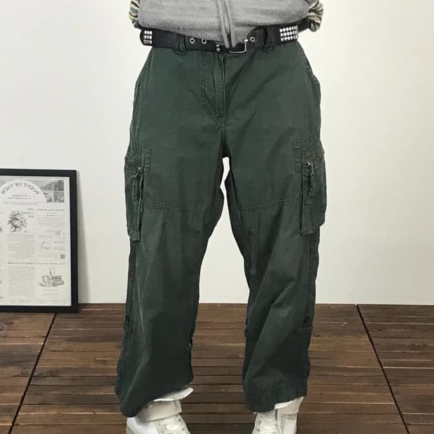 Uniqlo Olive Cropped Cargo Pants