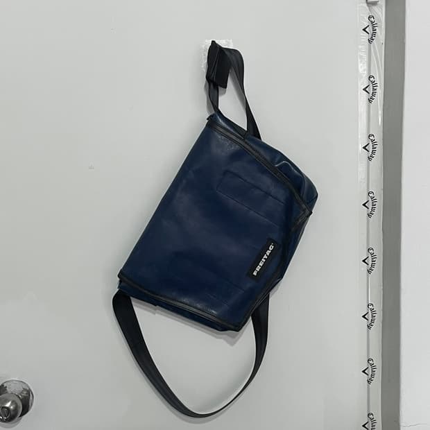 프라이탁 덱스터 네이비