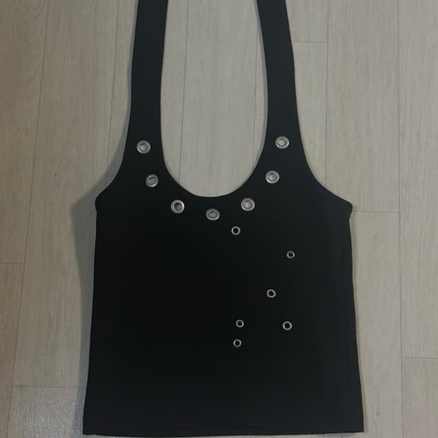 알디유 Eyelet halterneck sleeveless (black)