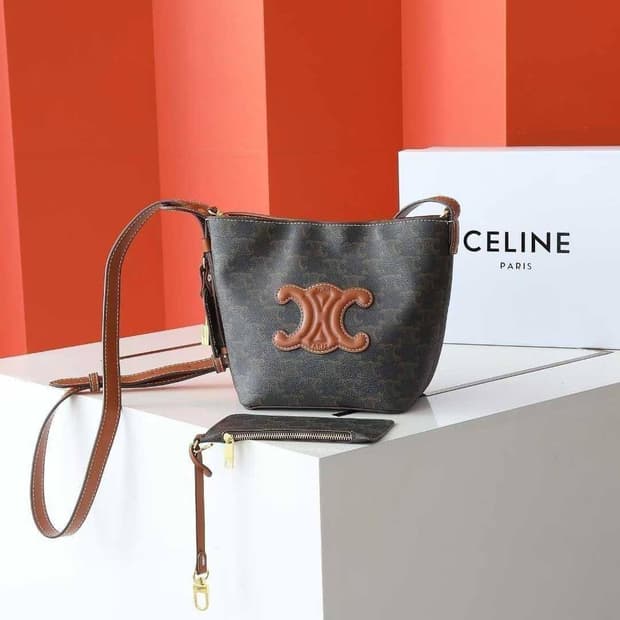 셀린느(Celine) 스몰 버킷 인 트리옹프 캔버스 & 카프스킨 백