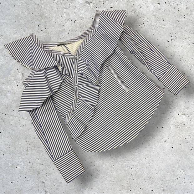 [S] 셀프포트레이트 스트라이프 프릴 블라우스 D665