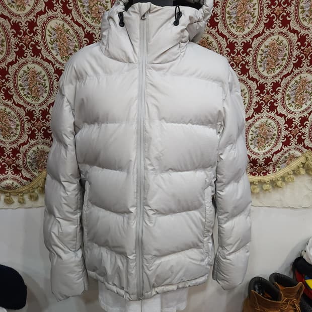 유니클로 심리스 오리털 후드 패딩

