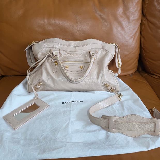 정품 발렌시아가 모터백 르시티 시티백 미듐 