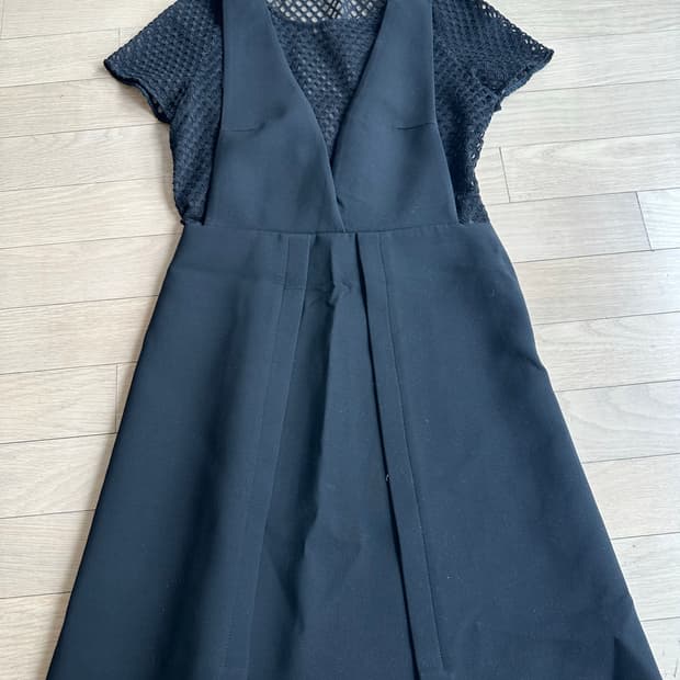 maje 우아한 무드의 블랙 메쉬 디테일 원피스 마쥬