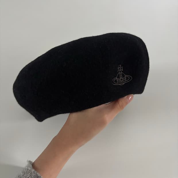 Vivienne Westwood 비비안웨스트우드 블랙 울 베레모