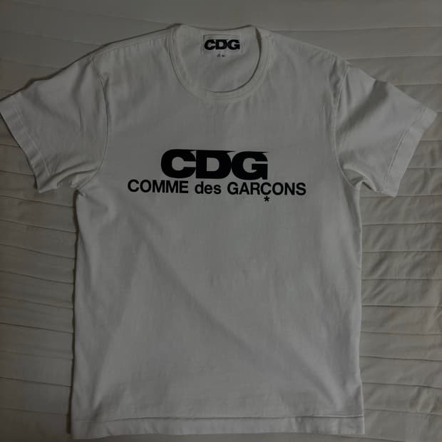 꼼데가르송 CDG 반팔 화이트 새상품급